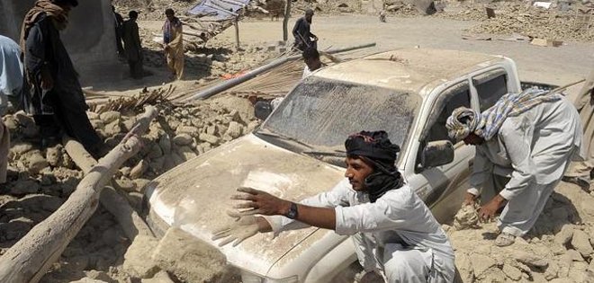 Pakistán eleva a 515 los muertos en el terremoto