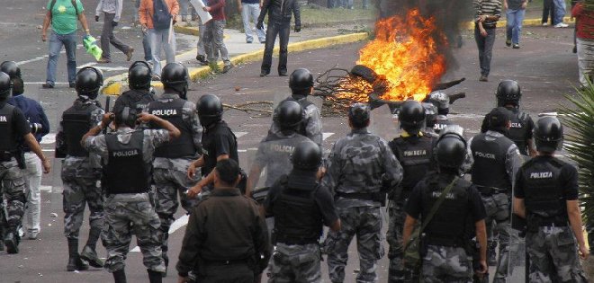 Detienen a otro policía por revuelta policial del 30-S