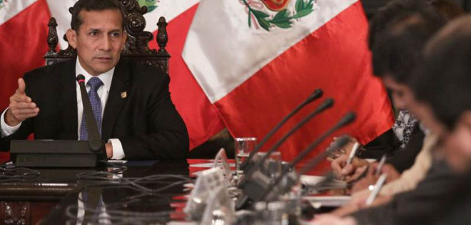 Gabinete de Humala presenta renuncia por no lograr apoyo del Congreso