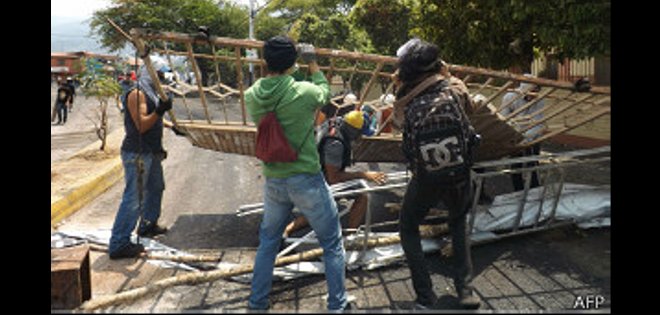 Venezuela: dos miembros de la Guardia Nacional heridos en protestas