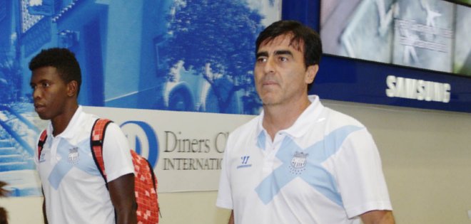 Emelec arribó al país y ya piensa en el domingo