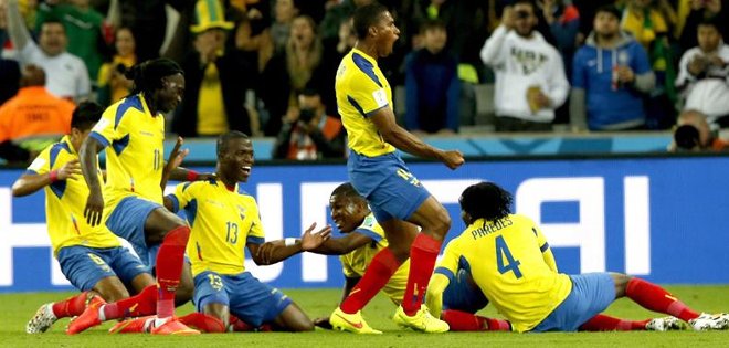 Marfileño pitará Francia - Ecuador