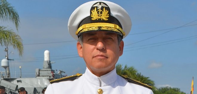 Ángel Sarzosa asume el barco de la Armada del Ecuador