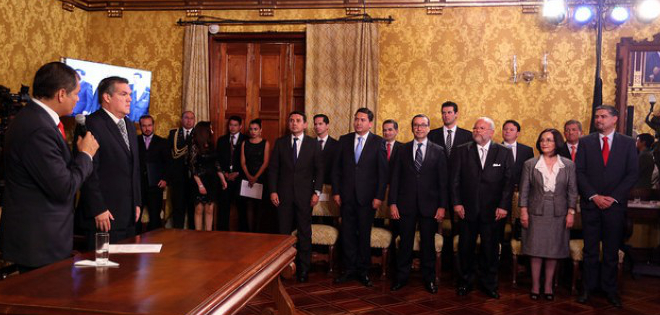 Rafael Correa posesiona a nuevos miembros de gabinete presidencial