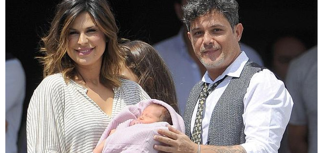 Alejandro Sanz y Raquel Perera presentan a su hija Alma