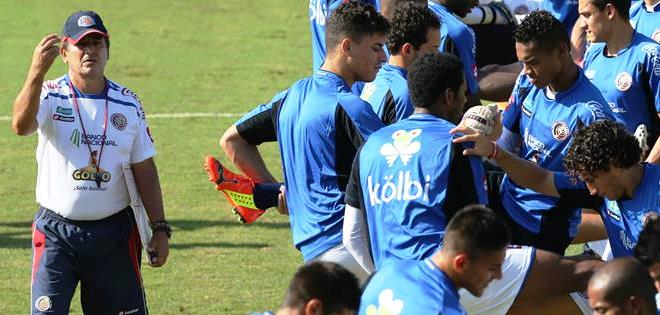 Costa Rica busca ganar a Inglaterra y evitar a Colombia