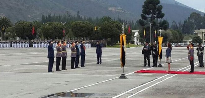 Correa anunció que reducirá efectivos de las FF.AA. para el 2025