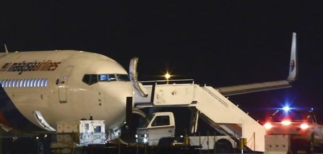 Un avión de Malaysia Airlines hace un aterrizaje de emergencia en Australia