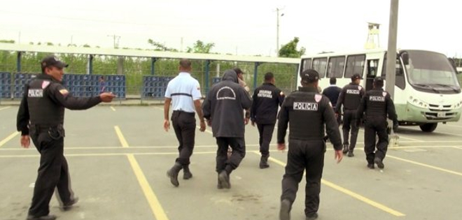 Ocho guías penitenciarios detenidos por corrupción en Guayaquil