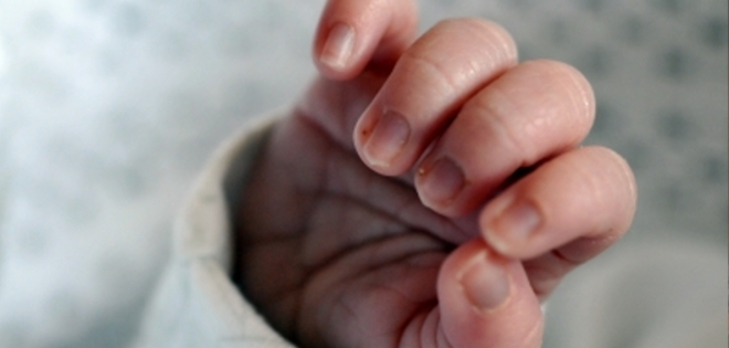 Hallan a recién nacida en una funda de basura en Esmeraldas