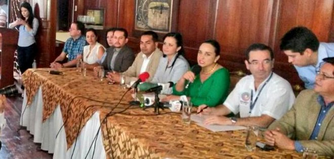 Rivadeneira aclaró que la dolarización se mantiene en el Código Monetario