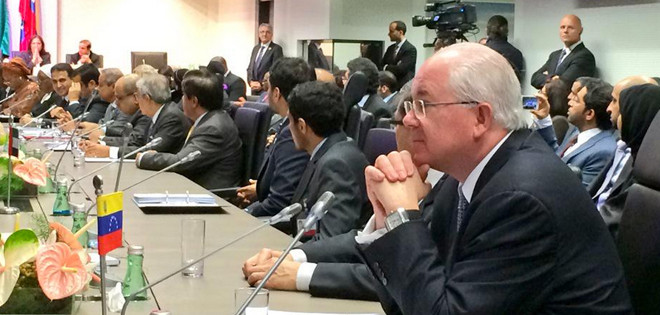 Venezuela reafirma necesidad de recortar la producción de la OPEP