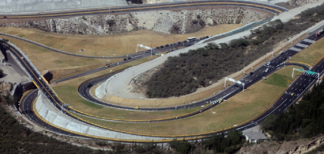 Apenas 13 minutos toma llegar al aeropuerto en Tababela por nueva vía