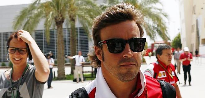 Hamilton lidera primeros entrenamientos en Baréin