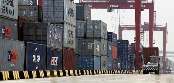 Exportaciones ecuatorianas caen arrastradas por bajo precio del petróleo