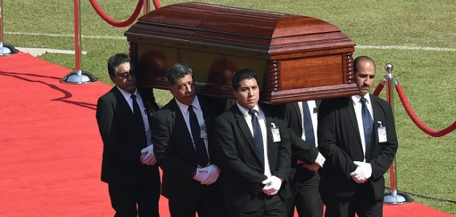 El vídeo del supuesto fantasma de Chespirito en su funeral