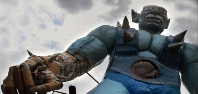 La tradición de quemar el año viejo llegó a Ecuador con la fiebre amarilla