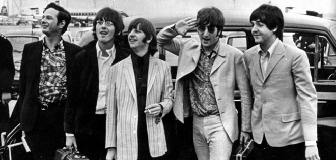 A subasta el primer contrato firmado por los Beatles