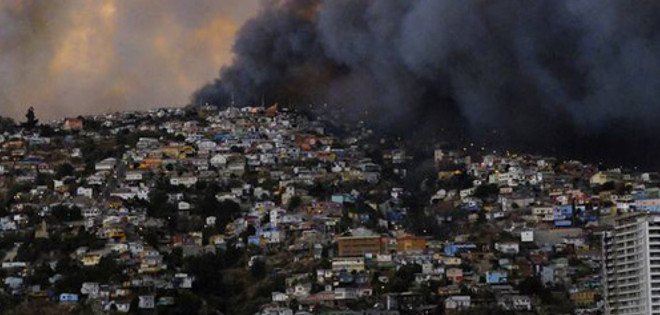 Gobierno chileno envía fondos de emergencia a Valparaíso por voraz incendio