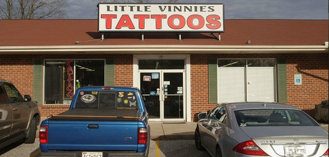 El tatuador que les devuelve a las mujeres el pezón que perdieron por el cáncer