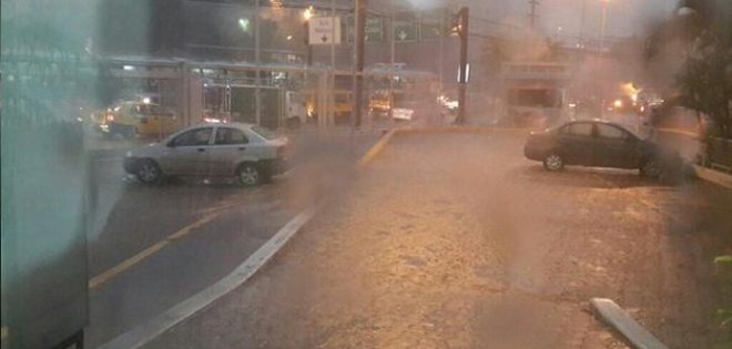 2 electrocutados y 2 menores ahogados dejó intensa lluvia en Guayaquil