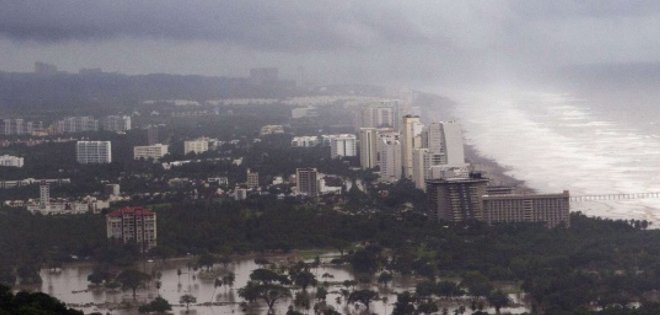 2 tormentas simultáneas dejan 57 muertos en México