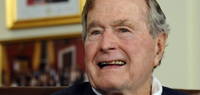 El expresidente de EE.UU. George H.W. Bush, hospitalizado tras sufrir una caída