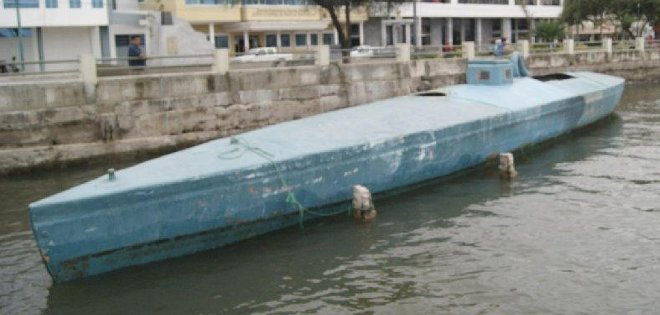 Ecuador dice que Colombia colaboró en incautación de semisumergible de narcos