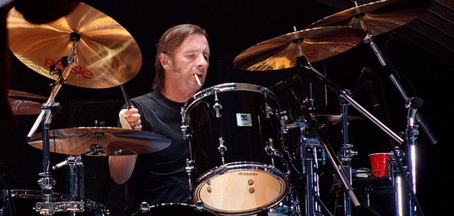 Acusan al baterista de AC/DC, Phil Rudd, de tratar de contratar a un sicario
