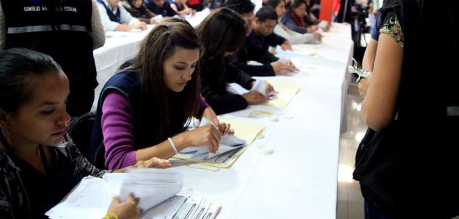 Delegados de Yasunidos se capacitan para verificación de firmas