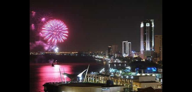 La tradición de quemar el año viejo llegó a Ecuador con la fiebre amarilla