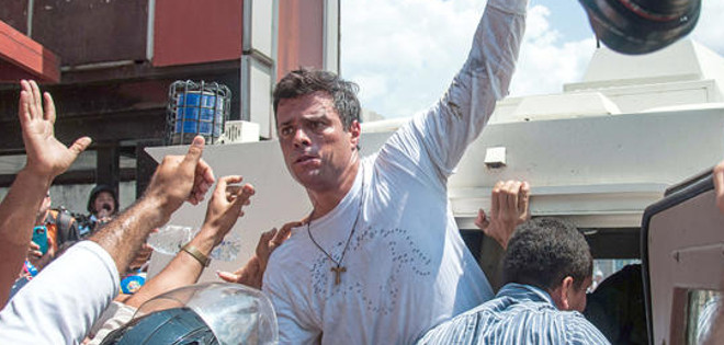 Opositor venezolano López cumple años hoy y no puede ser visitado,dice esposa