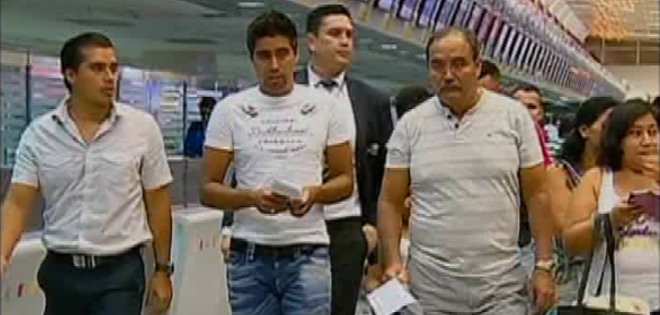 Noboa partió rumbo a Grecia dejando abierta la puerta de Emelec