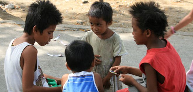 El papa quedó &quot;conmovido&quot; al visitar una casa de acogida de niños de la calle