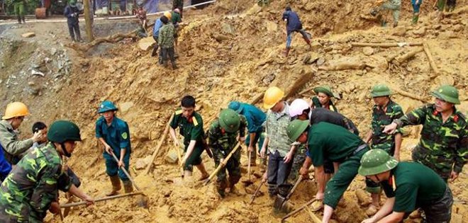 Al menos 12 personas atrapadas al hundirse un túnel en Vietnam