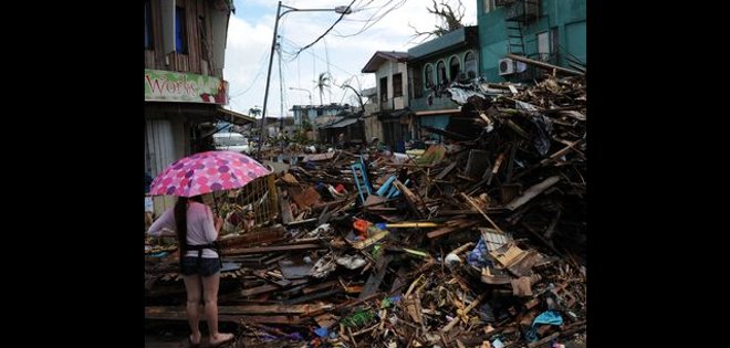 Filipinas declara el estado de calamidad tras el azote del tifón Haiyán