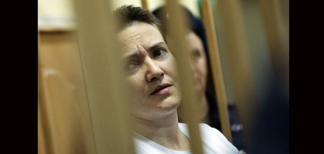 Piloto ucraniana detenida en Rusia lleva un mes en huelga de hambre