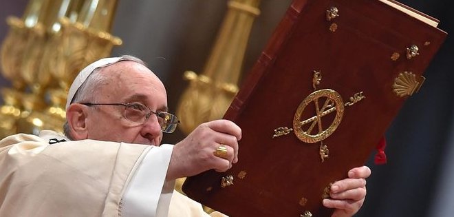 Francisco dice que cristianos deben caminar atentos, incansables y valientes