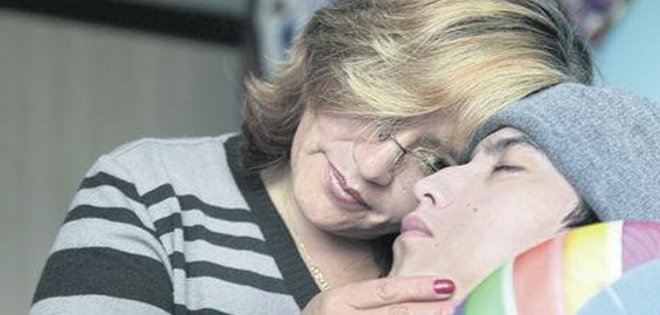 Madre de Édison Cosíos dice que está mejorando y que ya “sonríe”