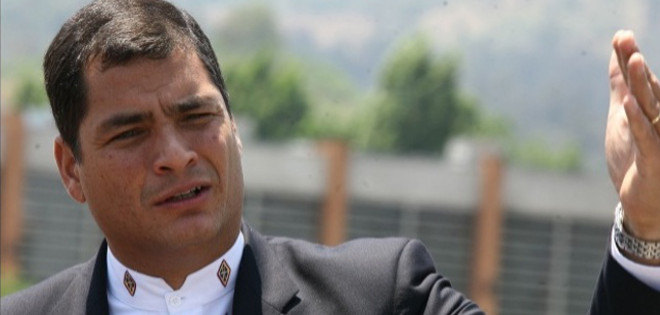 Correa felicita a Tabaré Vázquez por triunfo en Uruguay