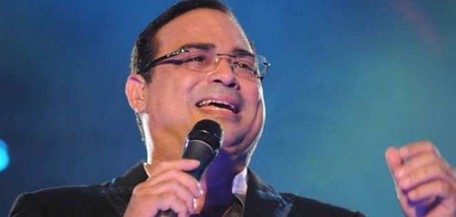 Gilberto Santa Rosa entonó “Nuestro Juramento” durante concierto en Milagro
