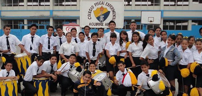 3.000 estudiantes retoman clases en el renovado colegio Aguirre Abad