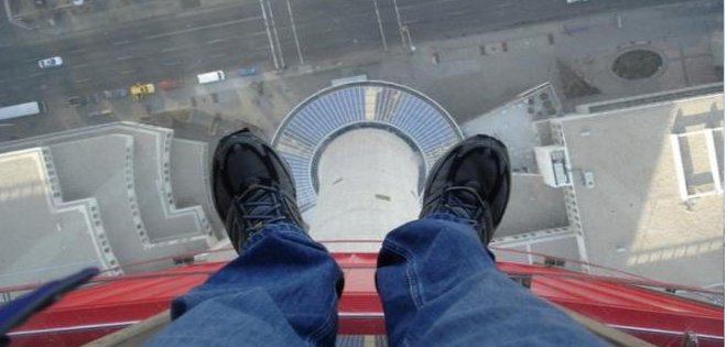 Hombre se lanzó desde altura de más de 10 pisos en Nueva York y sobrevivió