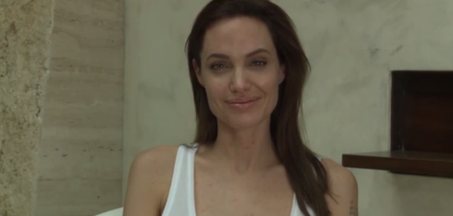 (VIDEO) Angelina Jolie revela que tiene varicela