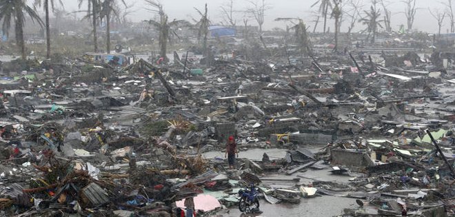 Filipinas declara el estado de calamidad tras el azote del tifón Haiyán