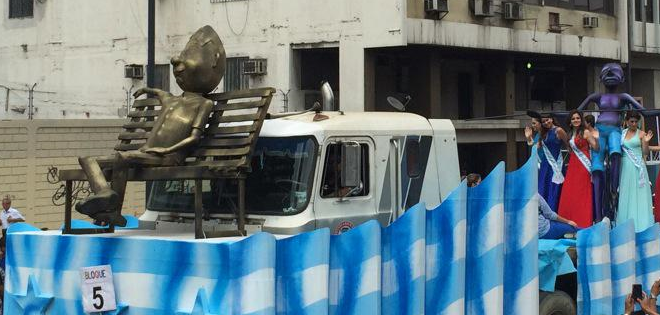 Guayaquil vive una jornada intensa en su tradicional desfile cívico