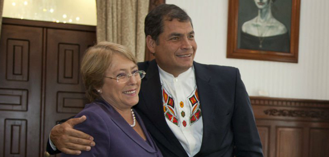 Presidenta chilena Bachelet llega a Quito para dialogar con Correa