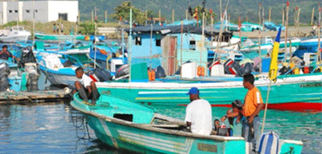 Pescadores en Esmeraldas marchan para pedir seguridad ante los “piratas”