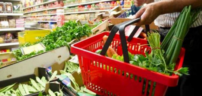 Nuevo salario básico en Ecuador debe ser igual al costo de la canasta familiar