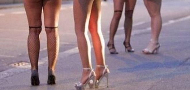 Francia debate ley para penalizar a los clientes de prostitutas